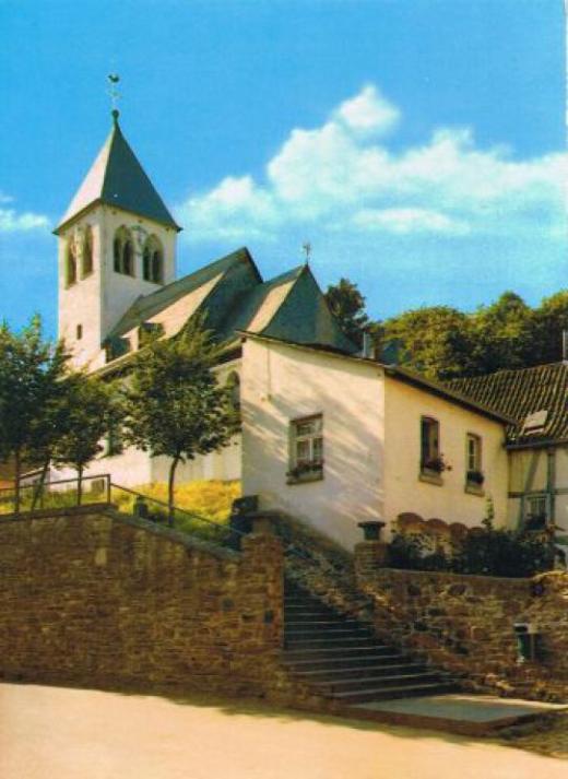 Kirchenansicht von der Hauptstraße aus